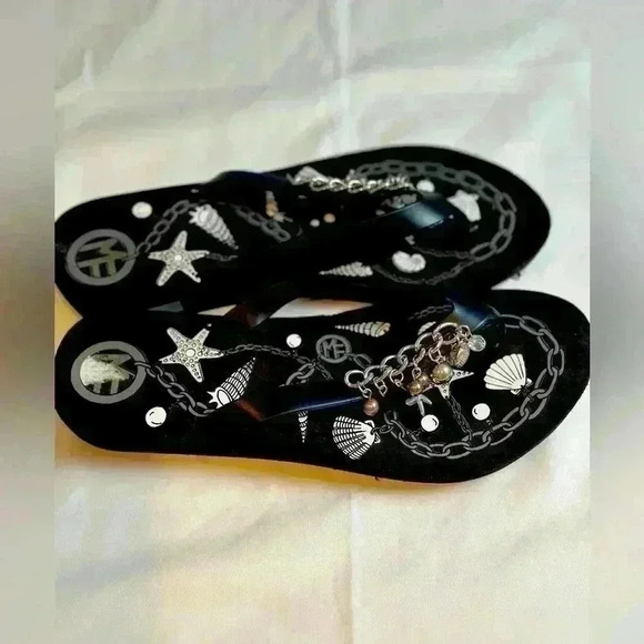 Black Beachy Flip Flop with silver chain and beach accents (Size 8M) - Picture 1 of 7